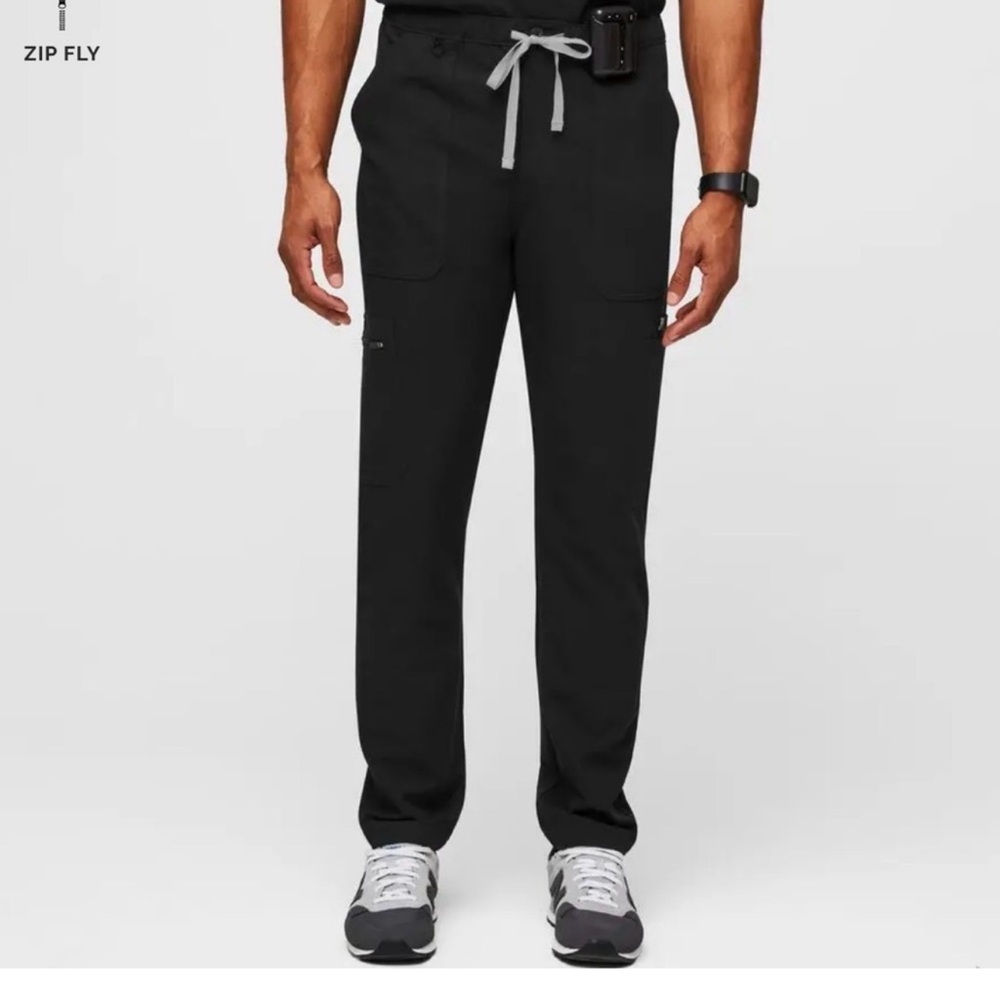 Men’s Figs Cairo Cargo Scrub Pants Size Medium Regular Black